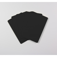 Des cartes 'blanco' en plastique - noir