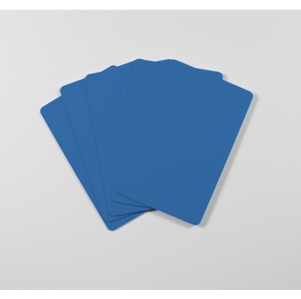 Des cartes 'blanco' en plastique - bleu